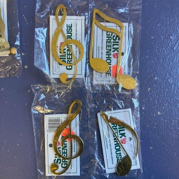 18 Crafters Musical Christmas Pieces, NWT - Picture 6 of 7